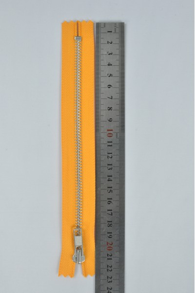 ZIP077  2號拉鏈  單頭金屬拉鏈   銀白色密尾拉鏈  不設單獨拉鍊訂購  45度照